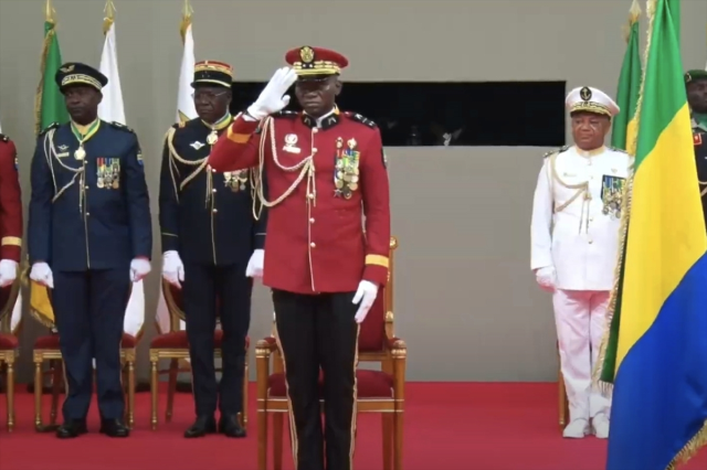 Gabon'da askeri darbeye liderlik eden General Brice Oligui Nguema geçici devlet başkanı oldu