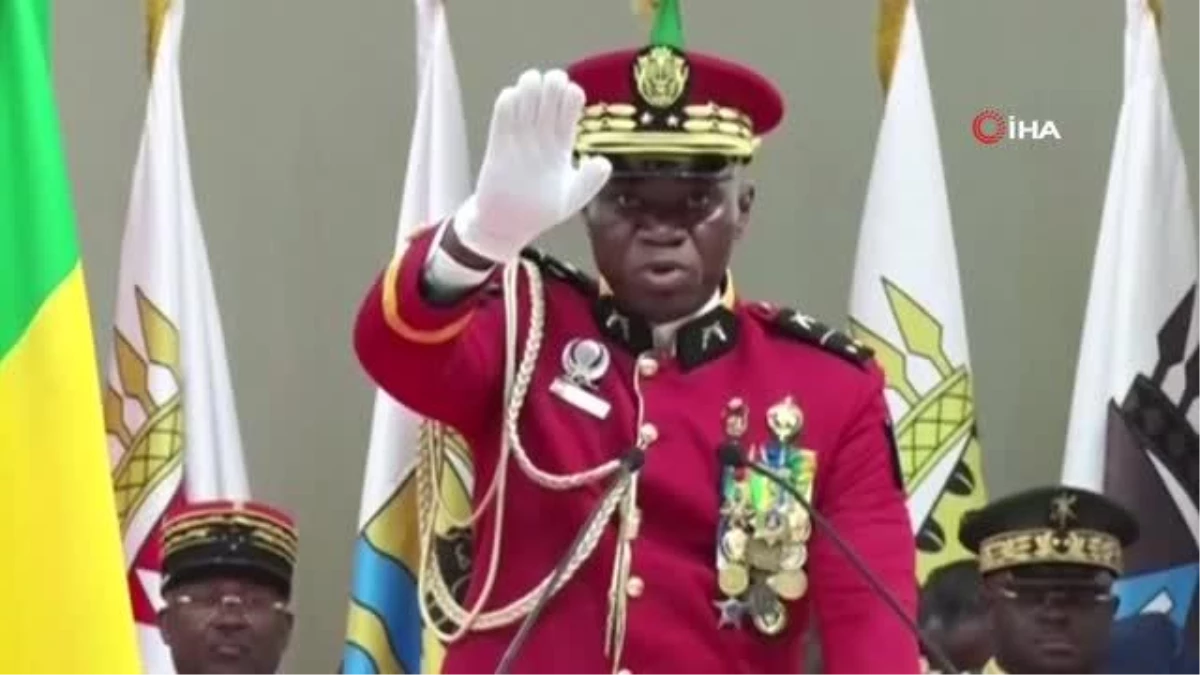 Gabon\'da General Nguema geçici devlet başkanı olarak yemin etti