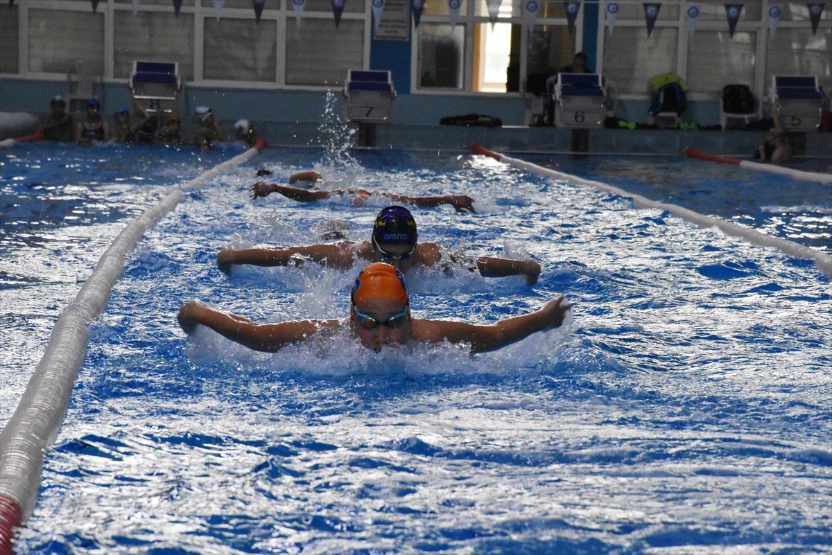 Ordu\'da Yüzme Branşında 26 Sporcu Başarı İçin Hazırlık Yaptı