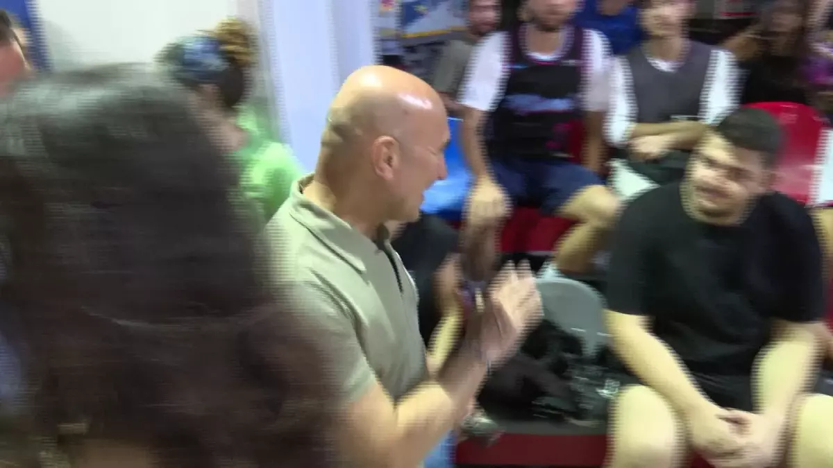 İzmir Büyükşehir Belediyesi 3x3 Streetball İzmir Cup\'ta heyecan dolu finaller yaşandı