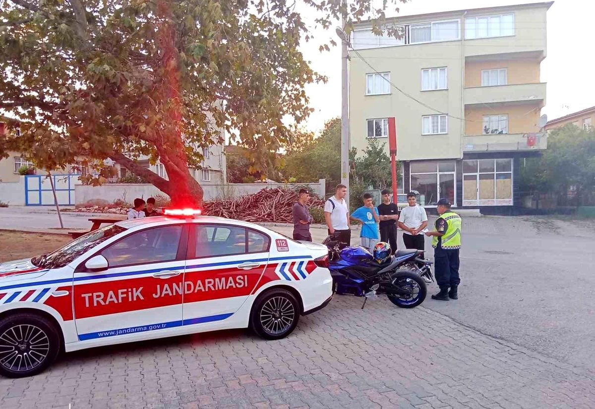 Kocaeli\'de Trafik Denetimleri: 90 Bin 418 Araç Kontrol Edildi