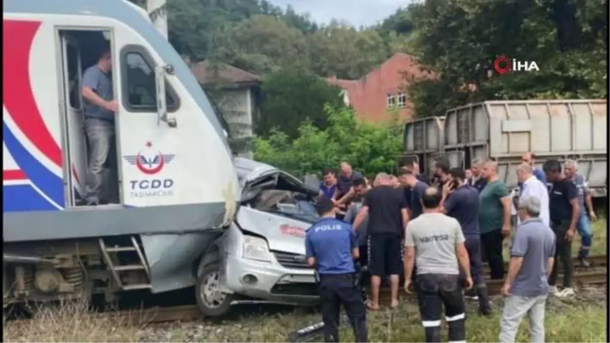 Zonguldak\'ta Hemzemin Geçitte Kaza: Sürücü Trenle Çarpıştı