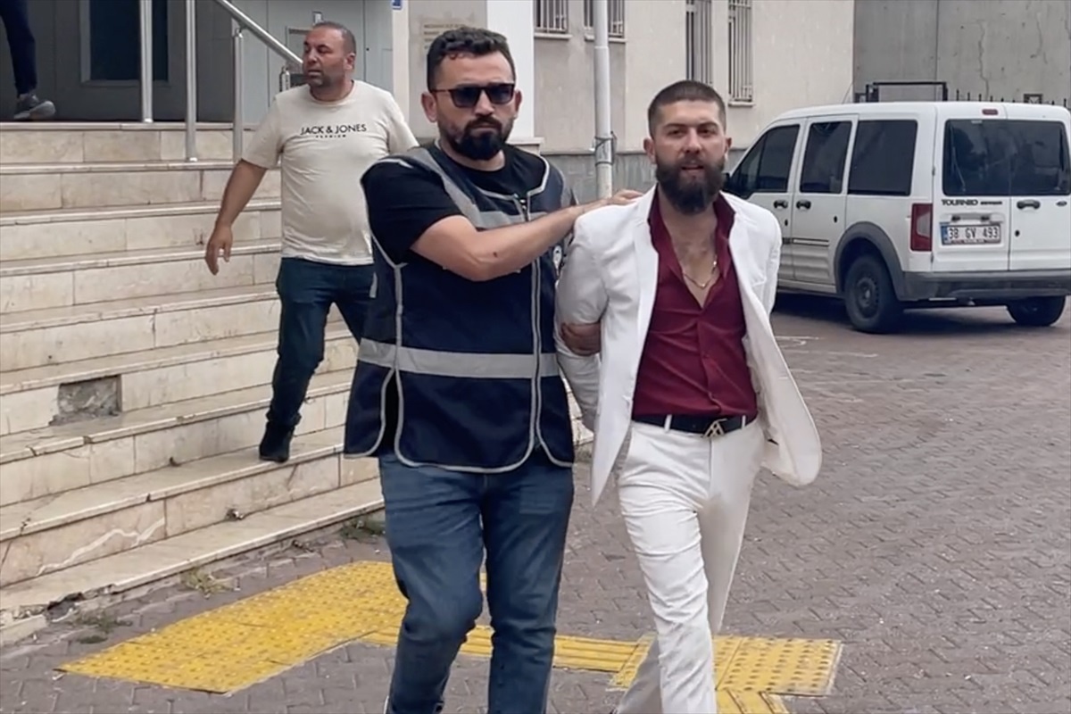 Kayseri\'de Firari Hükümlü Su Oluklarından Kaçmaya Çalışırken Yakalandı