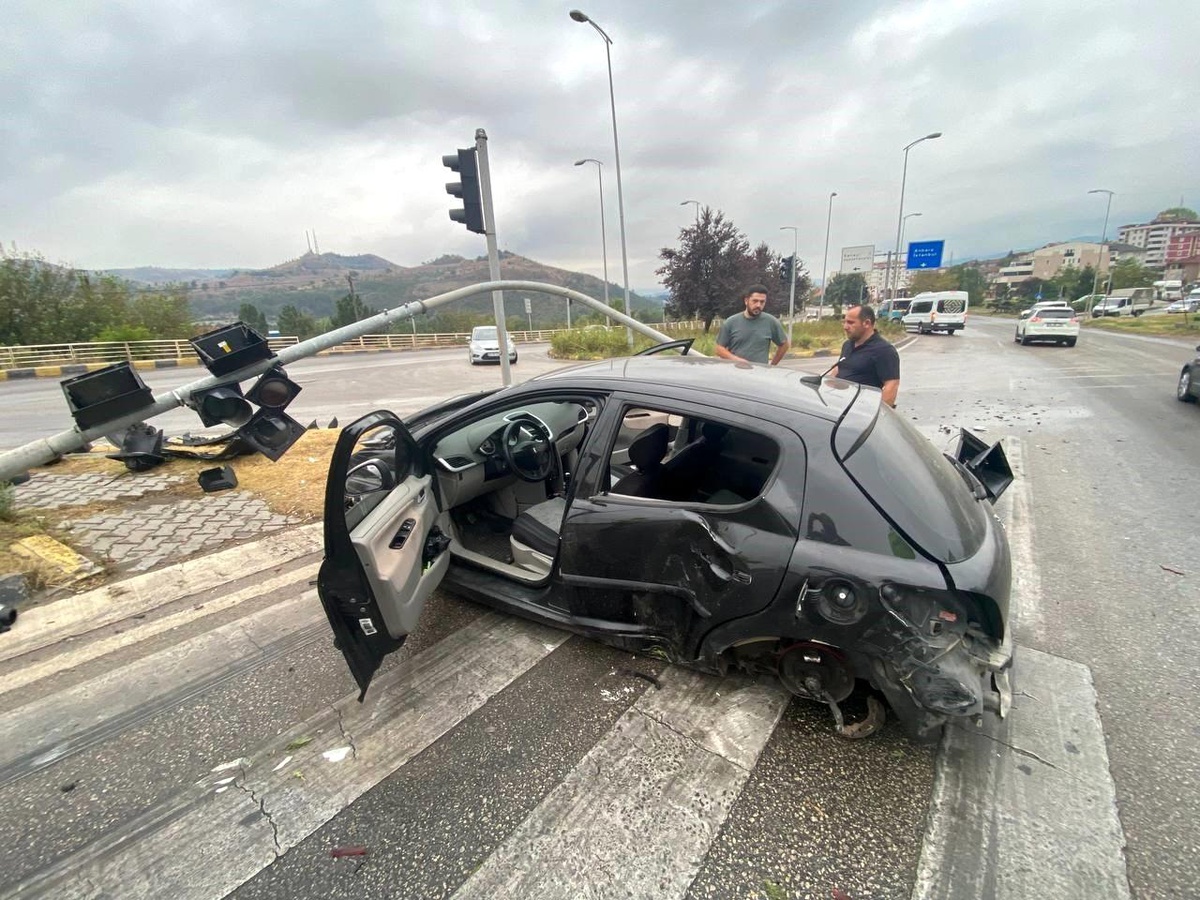 Karabük\'te trafik kazası sonucu yaralanan sürücü hastaneden firar etti