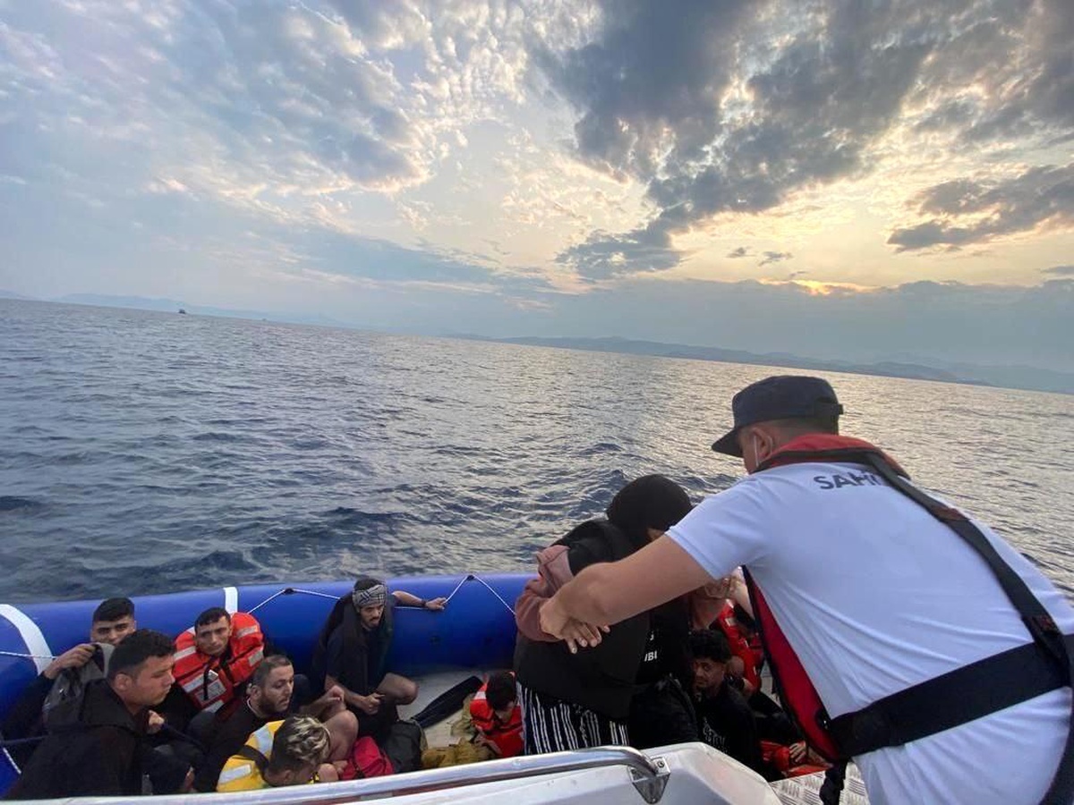 Kuşadası\'nda 25 düzensiz göçmen yakalandı