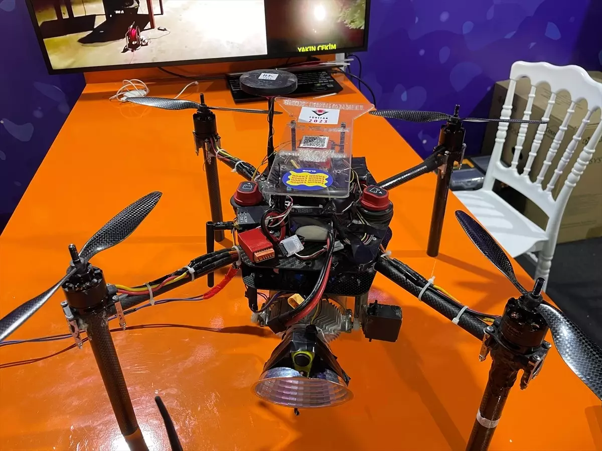 Lise Öğrencileri Mobil Aydınlatma Dronu Geliştirdi