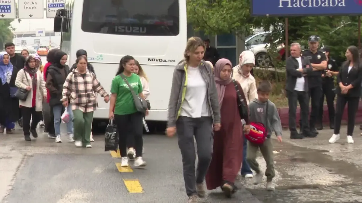 Maden Ocağında Açlık Grevi Yapan İşçilerin Aileleri Ankara\'ya Geldi.