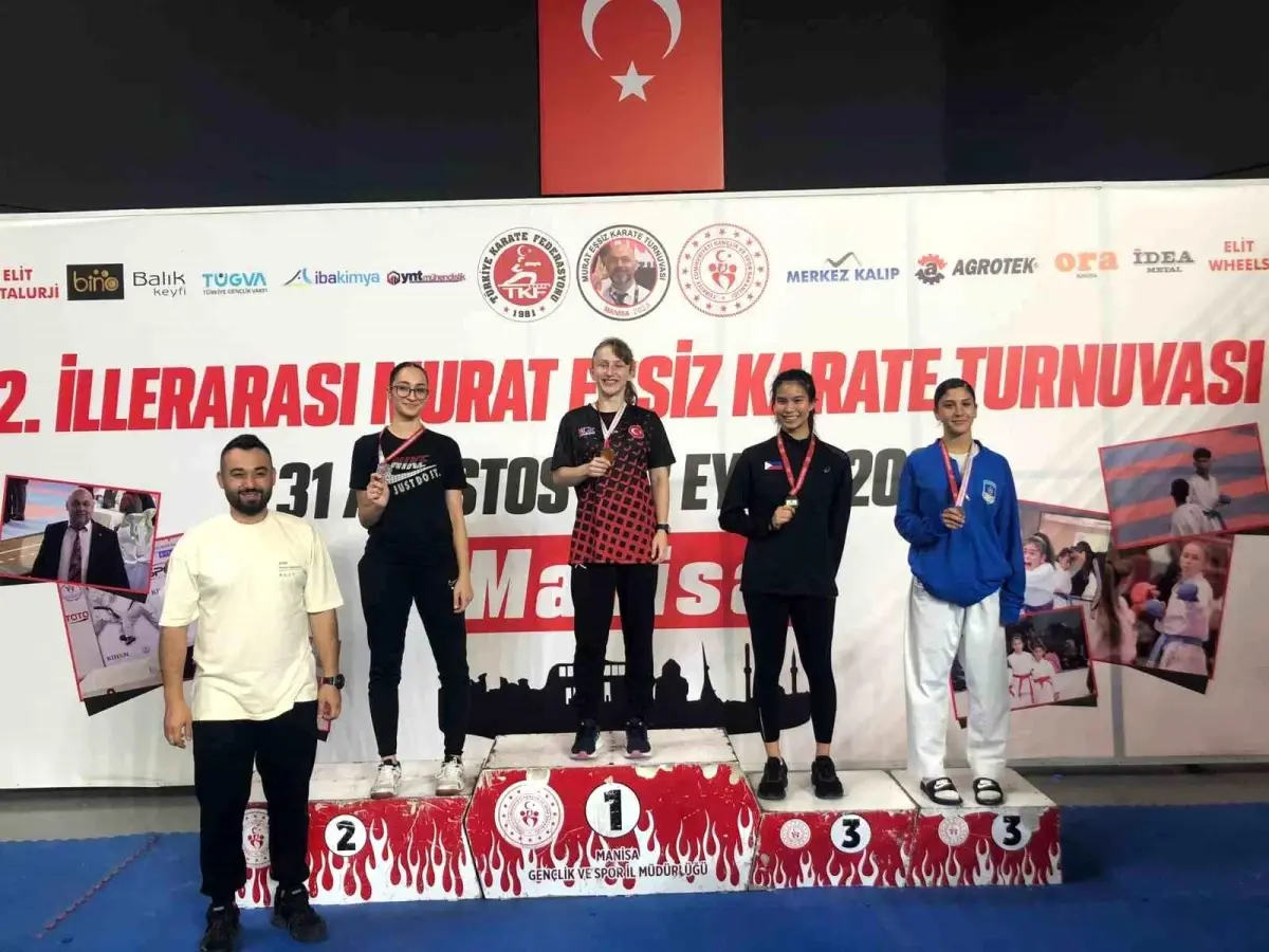 Manisa Büyükşehir Belediyesi Karate Takımı 11 madalya kazandı