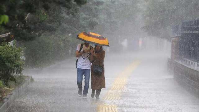 Meteoroloji'den 4 ile turuncu ve sarı kodlu uyarı! Sel ve su baskınları bekleniyor Meteoroloji'den 4 ile turuncu ve sarı kodlu uyarı! Sel ve su baskınları bekleniyor