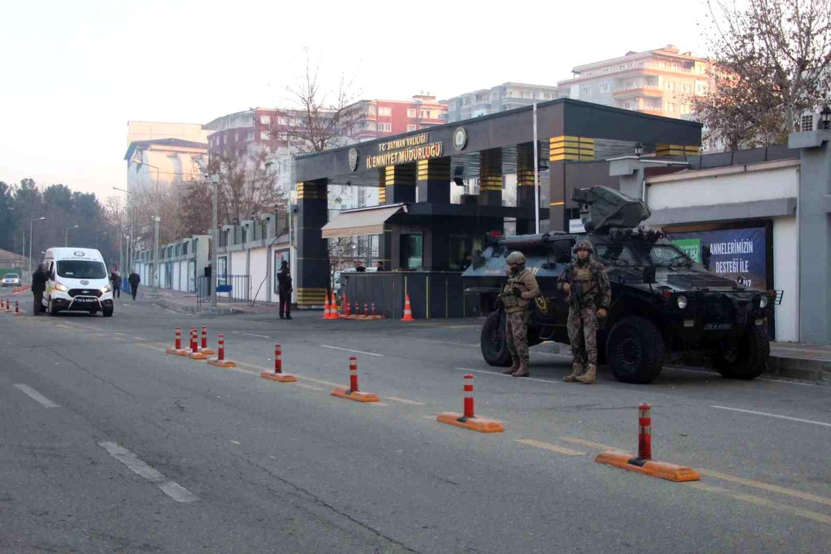 Batman İl Emniyet Müdürlüğü, Irak\'tan kaçan bir PKK\'lı teröristin teslim olduğunu açıkladı