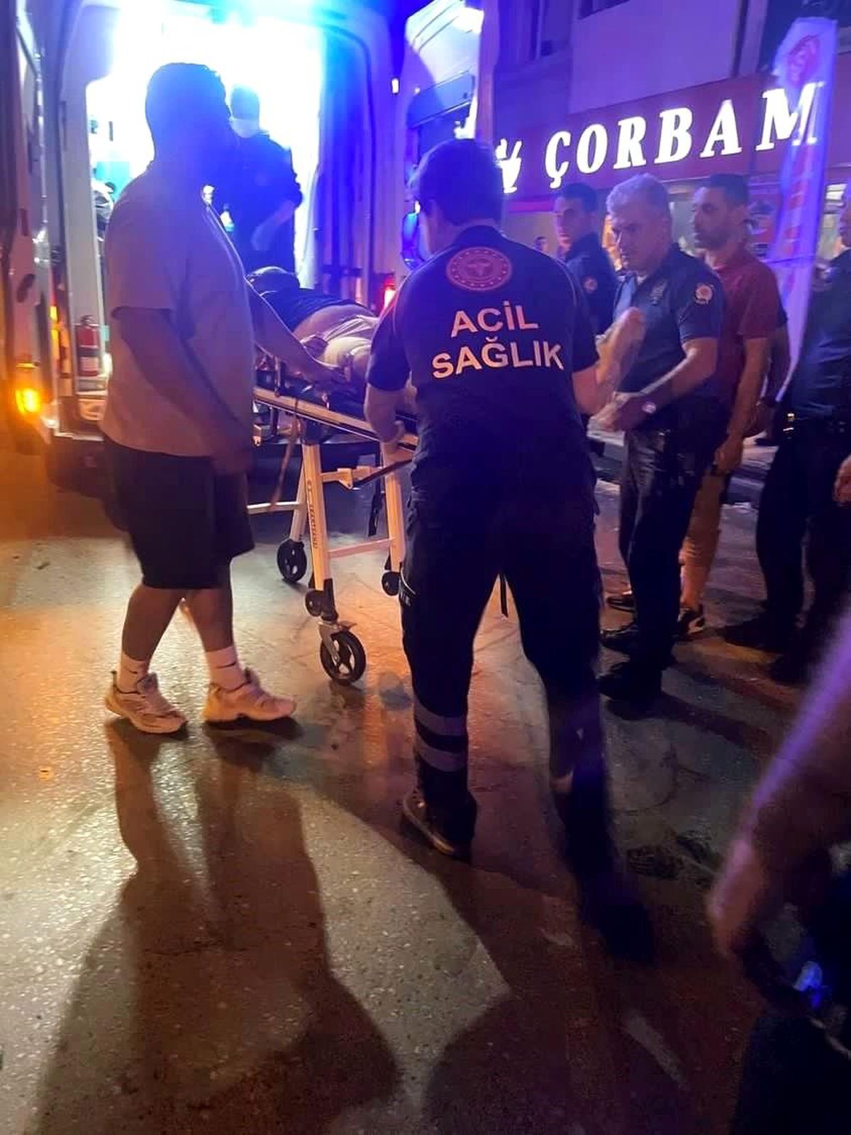 Adapazarı\'nda restoran önünde silahlı kavga: 1 yaralı