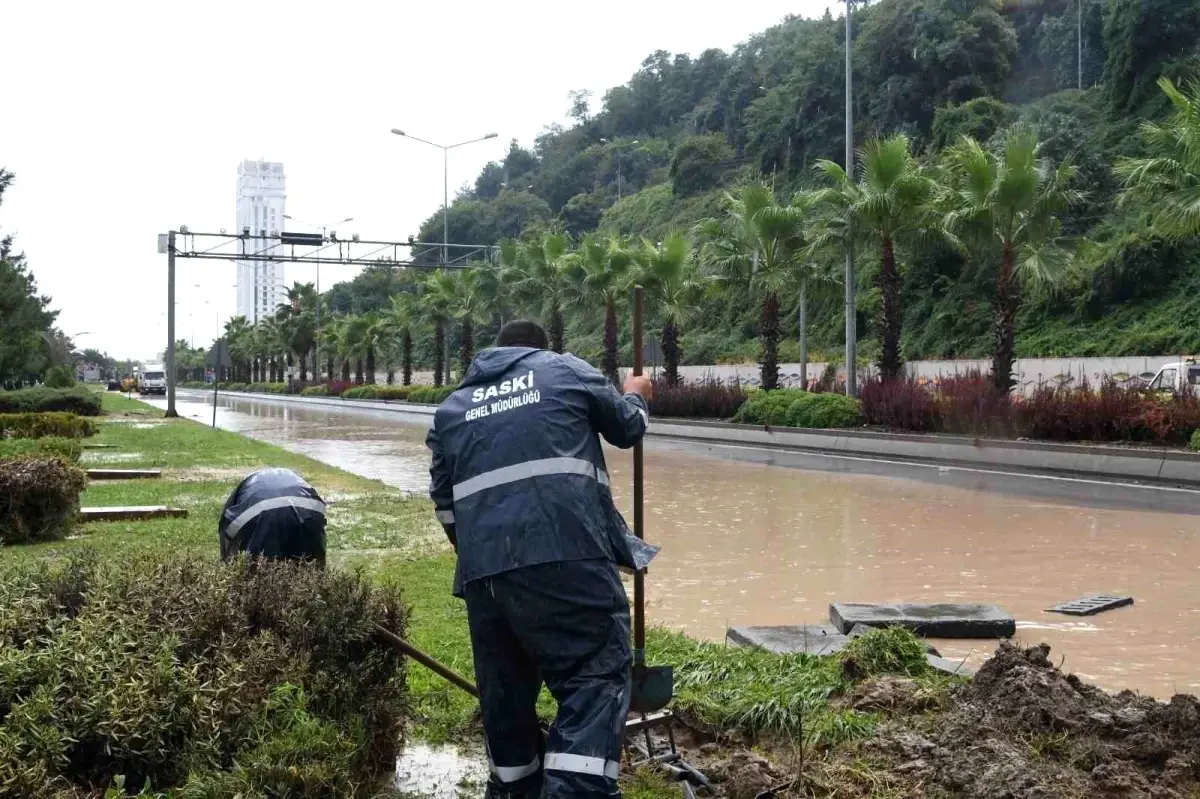 Samsun Büyükşehir Belediyesi 42 Vatandaşı Selde Kurtardı