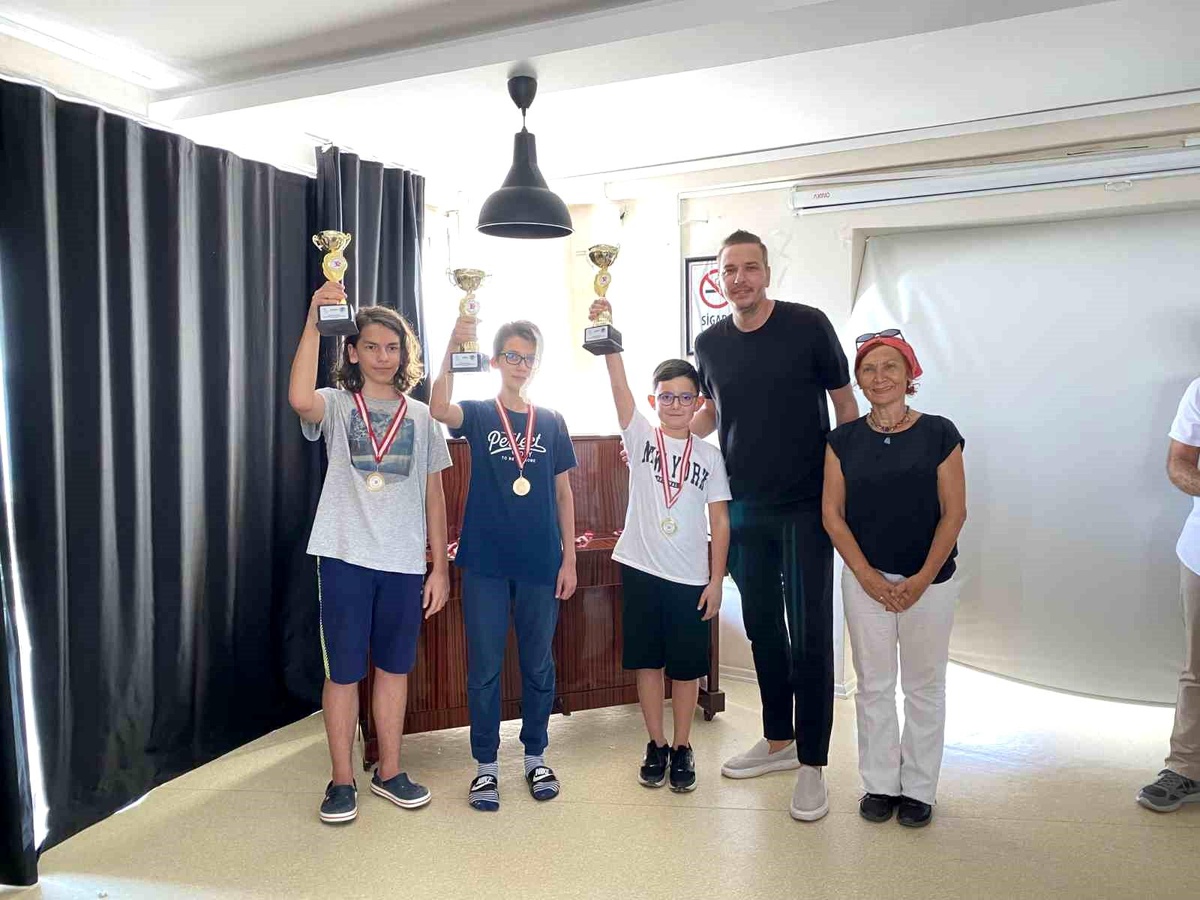 Seferihisar Belediyesi 30 Ağustos Zafer Bayramı\'nı Satranç Turnuvasıyla Kutladı