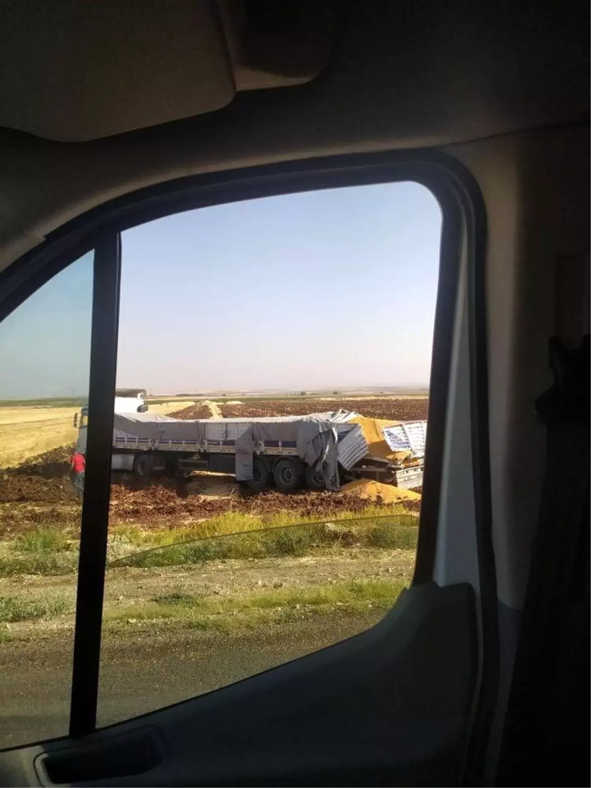 Şanlıurfa\'nın Siverek ilçesinde 2 ayrı kaza meydana geldi, 2 kişi hafif yaralandı