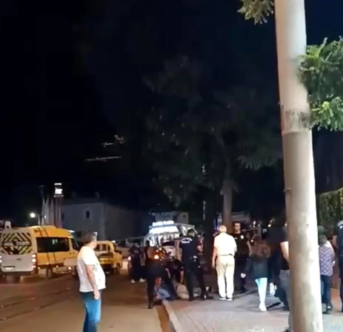 Bursa\'da Zafer Plaza karşısında bıçaklı kavga