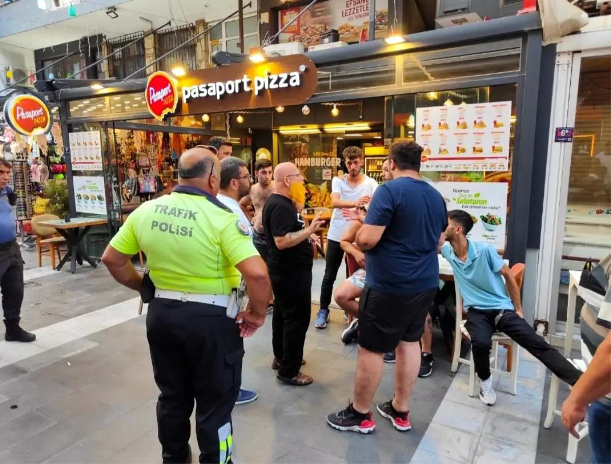 Kuşadası\'nda trafiğe kapalı alanda kavga: 2 yaralı, 1 gözaltı