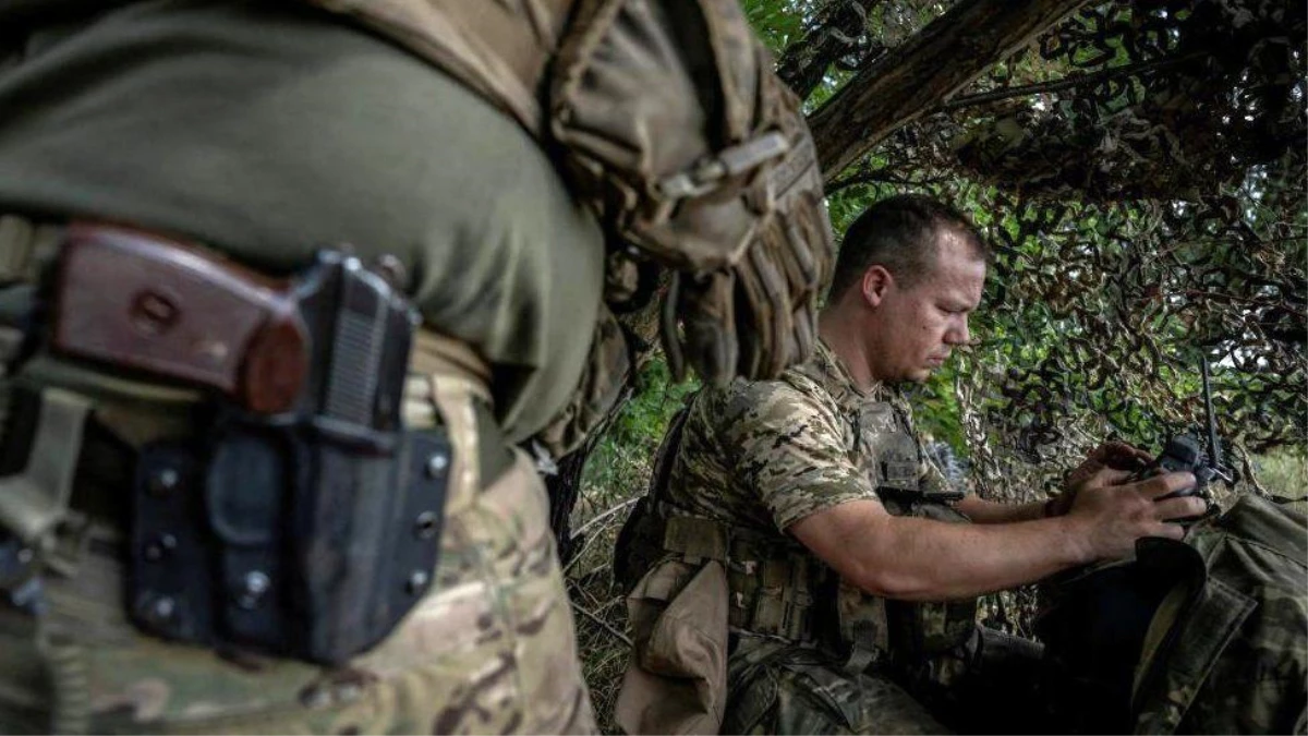 Ukrayna Ordusu İlk Savunma Hattını Aştı, Savunma Bakanı Görevden Alındı