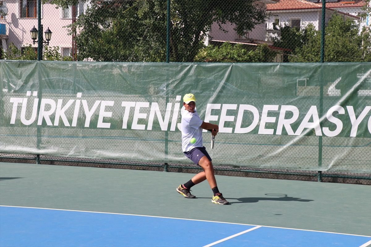 Erzincan\'da Uluslararası 14 yaş ve altı Ergan Cup Tenis Turnuvası başladı