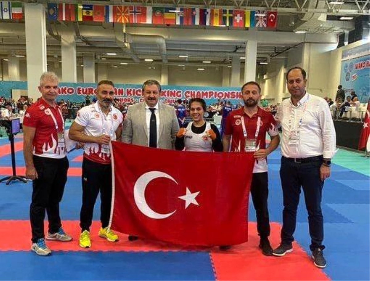 İstanbul\'da düzenlenen Kick Boks Avrupa Şampiyonasında Ünzile Selin Ak Avrupa Şampiyonu oldu