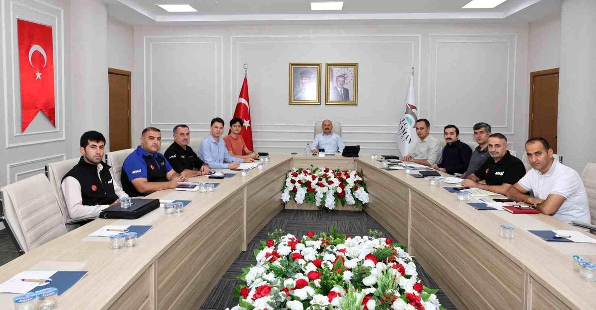 Adıyaman\'da Vali Yardımcılarıyla Haftalık Değerlendirme Toplantısı Yapıldı