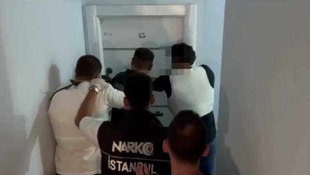 Yerlikaya operasyonun görüntülerini paylaştı! İstanbul, Ordu ve Şanlıurfa'da 7 zehir taciri böyle yakalandı Yerlikaya operasyonun görüntülerini paylaştı! İstanbul, Ordu ve Şanlıurfa'da 7 zehir taciri böyle yakalandı
