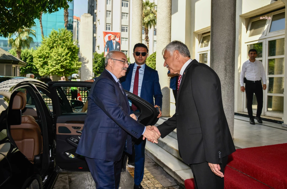 Adana Valisi Yavuz Selim Köşger, Adana Büyükşehir Belediye Başkanı Zeydan Karalar\'ı ziyaret etti