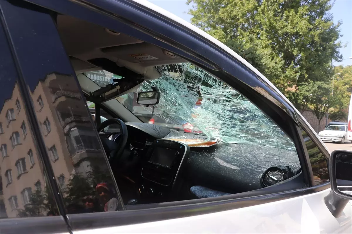 Amasya\'da Otomobilin Çarpması Sonucu Ağır Yaralanan Kişi Hastaneye Kaldırıldı