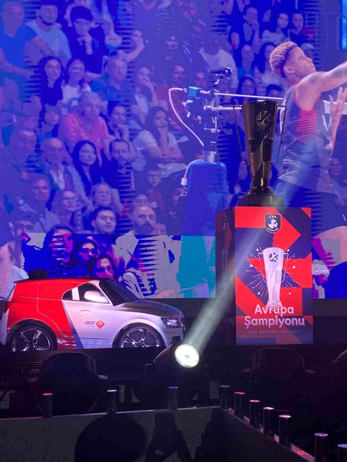 Aras Kargo, A Milli Voleybol Takımı\'nın Avrupa Şampiyonluk Kupasını taşıdı