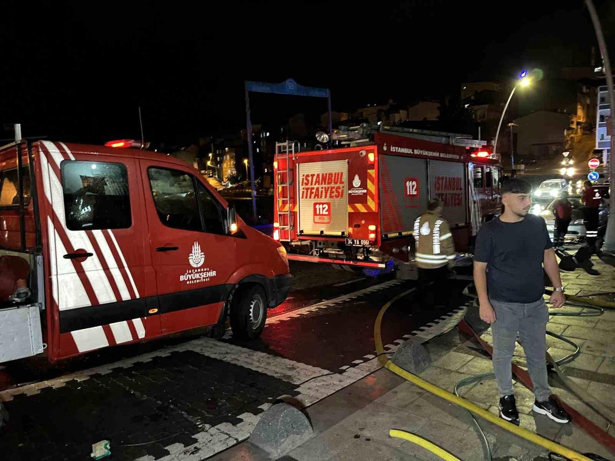 İstanbul\'un Arnavutköy ilçesinde sağanak yağış ayakkabı imalathanesini su bastı