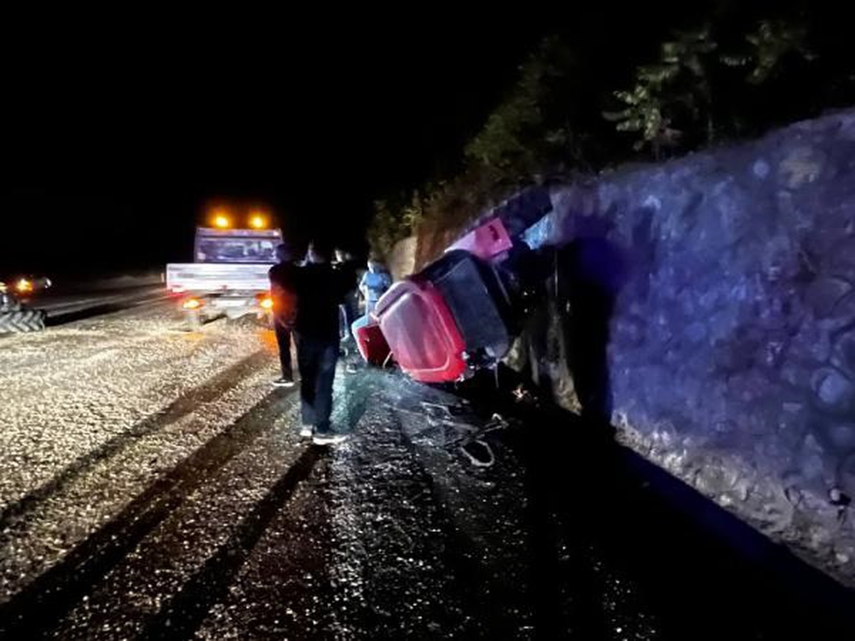 Karabük Yolunda Otomobilin Çarptığı Traktörde 3 Kişi Yaralandı