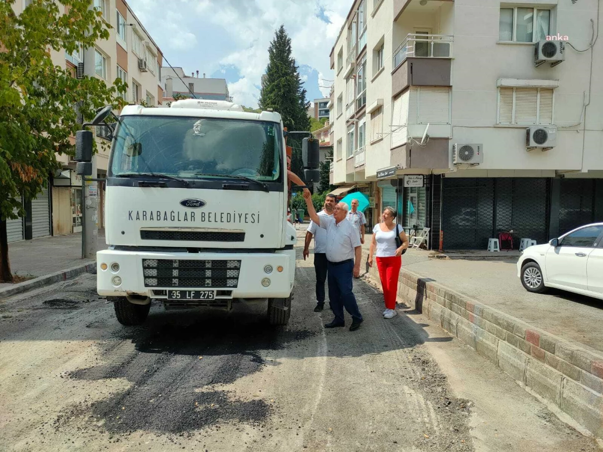 Karabağlar Belediye Başkanı Muhittin Selvitopu, Fahrettin Altay Mahallesi\'ndeki Asfalt Çalışmalarını Denetledi