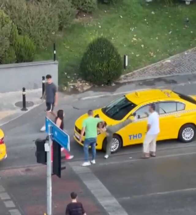 Beyoğlu'nda taksici ile yabancı kadınlar arasında kavga çıktı Beyoğlu'nda taksici ile yabancı kadınlar arasında kavga çıktı