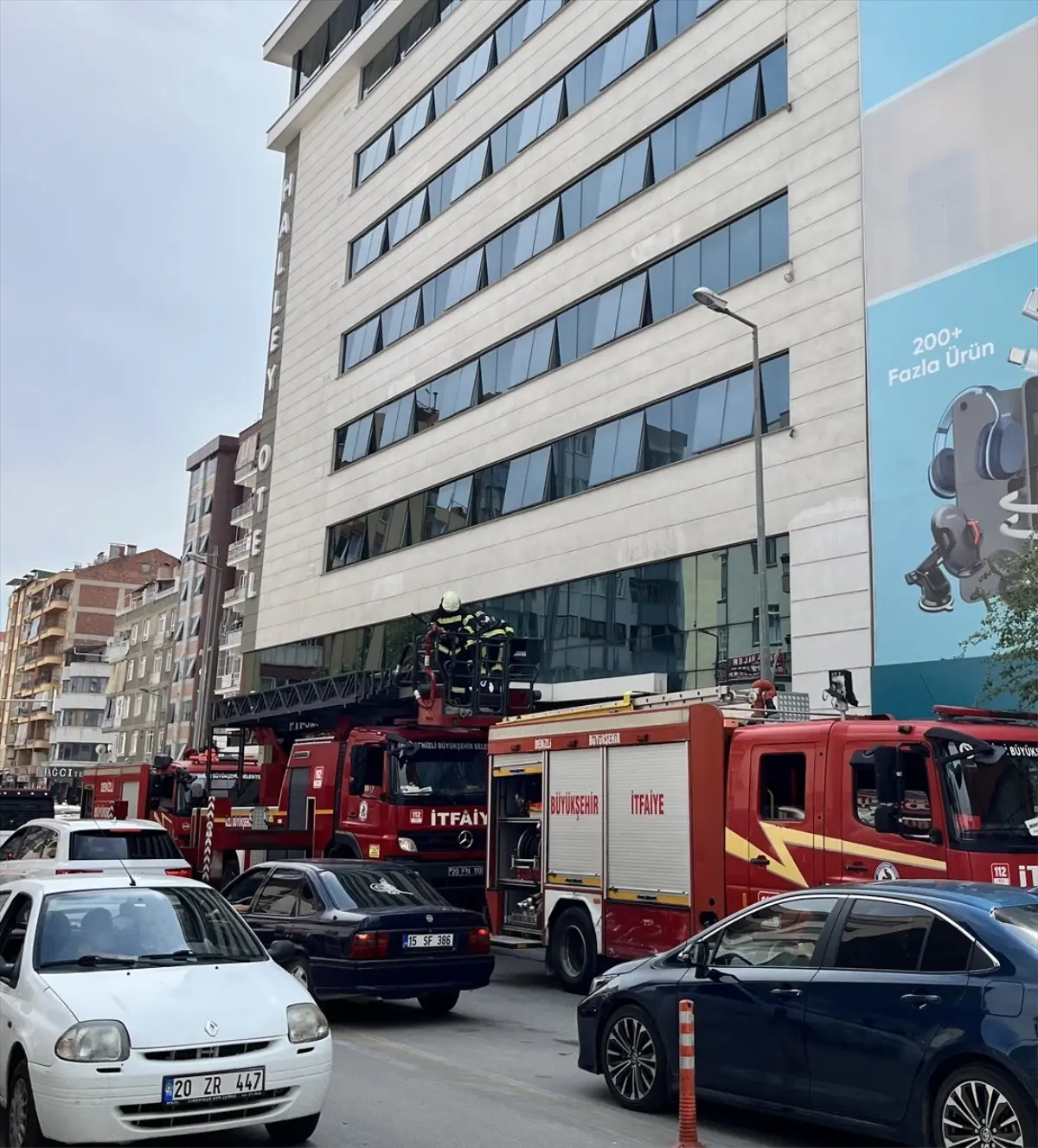 Denizli\'de otel mutfak yangını