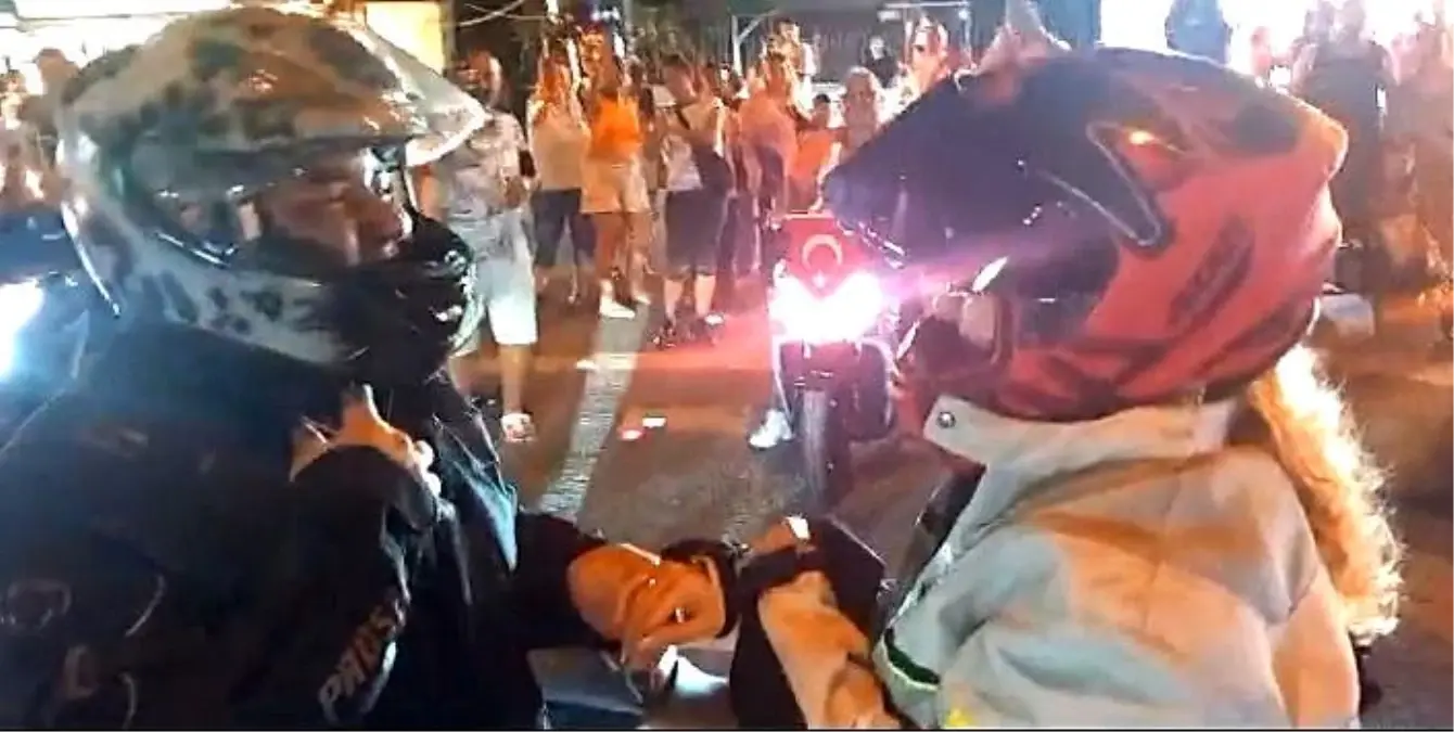 Motosiklet Tutkunu Gençten Sürpriz Evlilik Teklifi