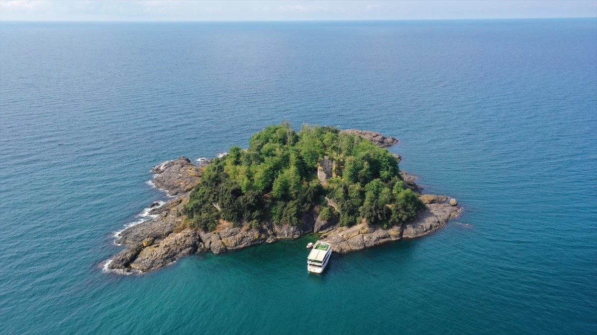 Giresun Adası, Mitolojik Hikayeleri ve Tarihi Kalıntılarıyla Ziyaretçilerin İlgi Odağı