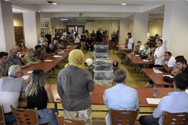 İETT'ye ait unutulan eşyalar açık artırmayla satıldı İETT'ye ait unutulan eşyalar açık artırmayla satıldı