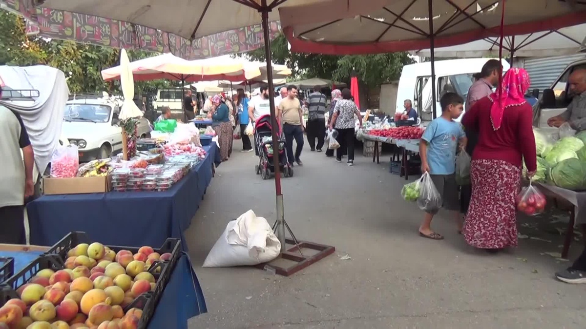 Osmaniye\'de Pazar Alışverişine Yüksek Fiyat Şikayeti