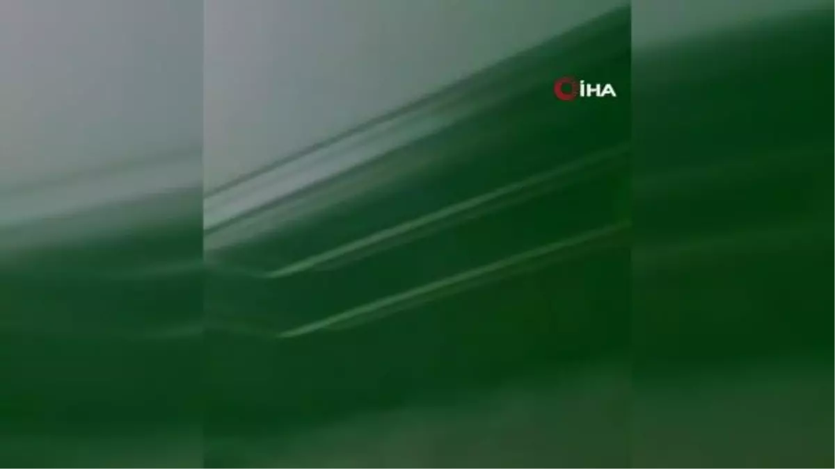 Arnavutköy\'de Sağanak Yağış Sonucu Cadde ve Sokaklar Göle Döndü