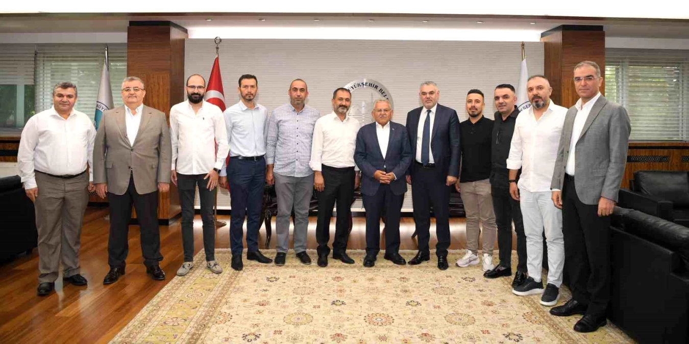 Kayseri Büyükşehir Belediye Başkanı Emlakçılar Odası Başkanı ve Yönetimini Kabul Etti
