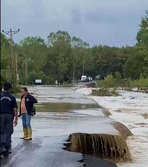 Kırklareli'nde kuvvetli yağış sonucu dereler taştı