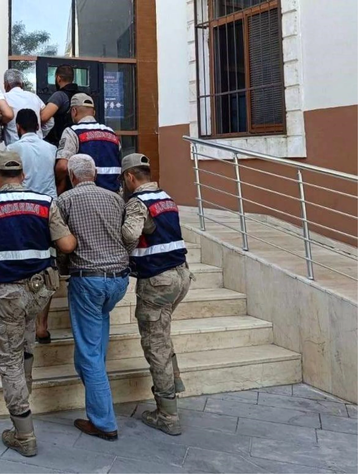Mardin\'de silahlı saldırı sonucu cinayet işleyen şüpheliler tutuklandı