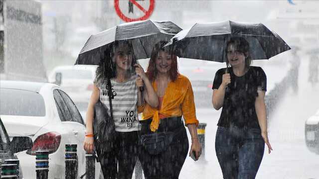 Meteoroloji'den uyarı geldi: İstanbul'un kuzeyinde kuvvetli ve gök gürültülü sağanak bekleniyor Meteoroloji'den uyarı geldi: İstanbul'un kuzeyinde kuvvetli ve gök gürültülü sağanak bekleniyor