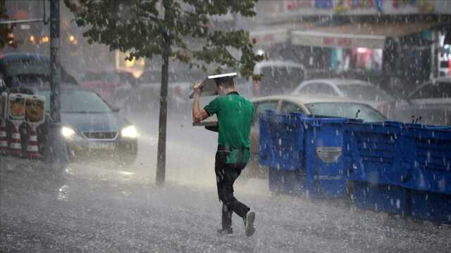 Meteoroloji'den uyarı geldi: İstanbul'un kuzeyinde kuvvetli ve gök gürültülü sağanak bekleniyor Meteoroloji'den uyarı geldi: İstanbul'un kuzeyinde kuvvetli ve gök gürültülü sağanak bekleniyor