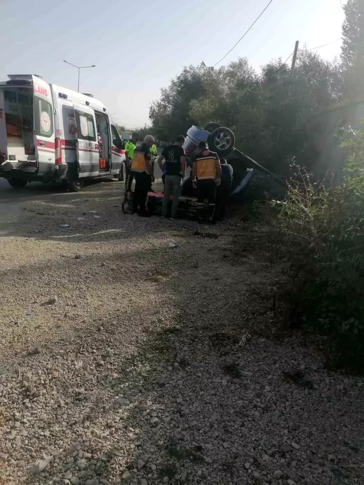 Van\'ın Edremit ilçesinde otomobil takla attı: 2 yaralı