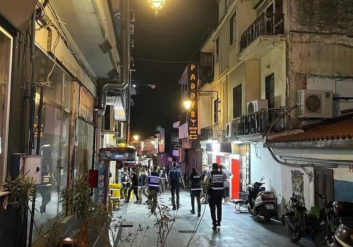 Kuşadası\'nda gece yarısı şok baskın!