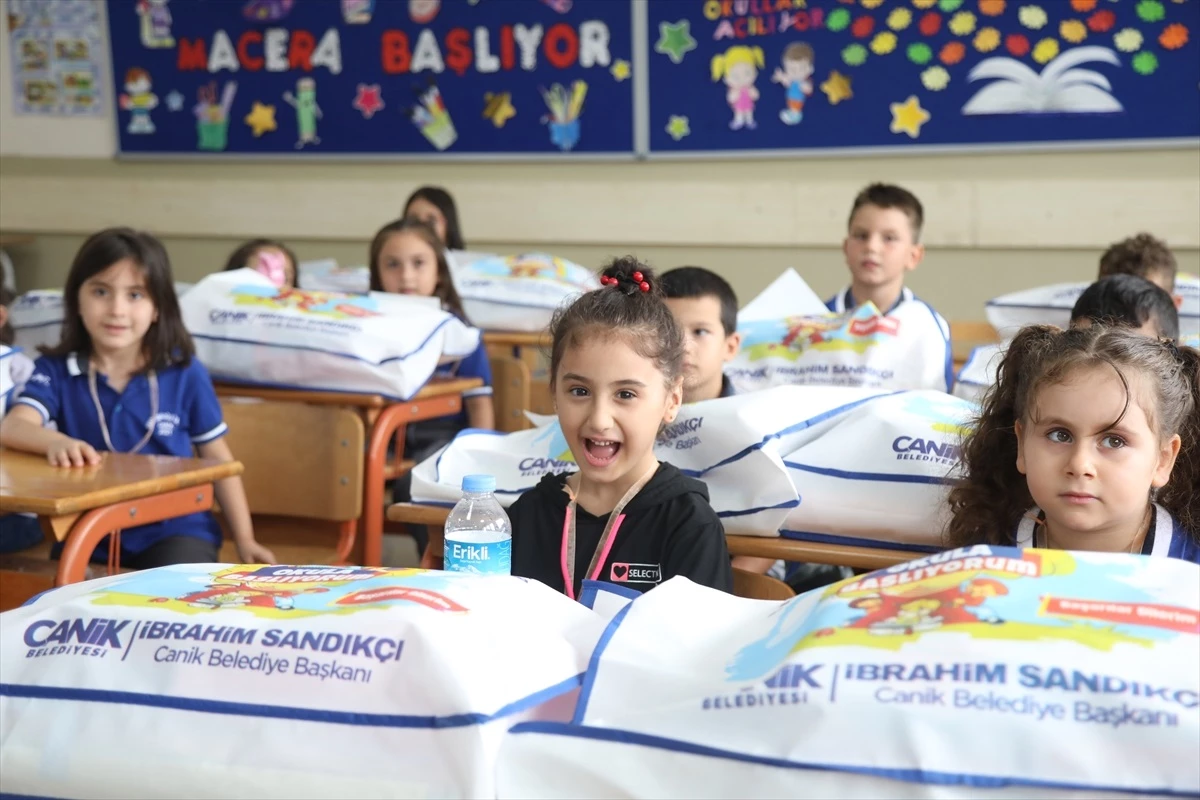 Samsun\'da İlkokula Başlayacak Öğrencilere Çanta ve Kırtasiye Desteği