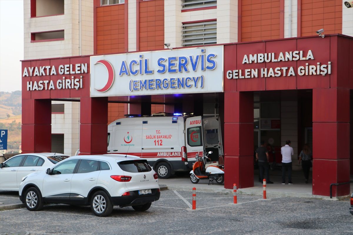 Samsun\'da odun yüklü kamyonun kasasından düşen işçi yaralandı