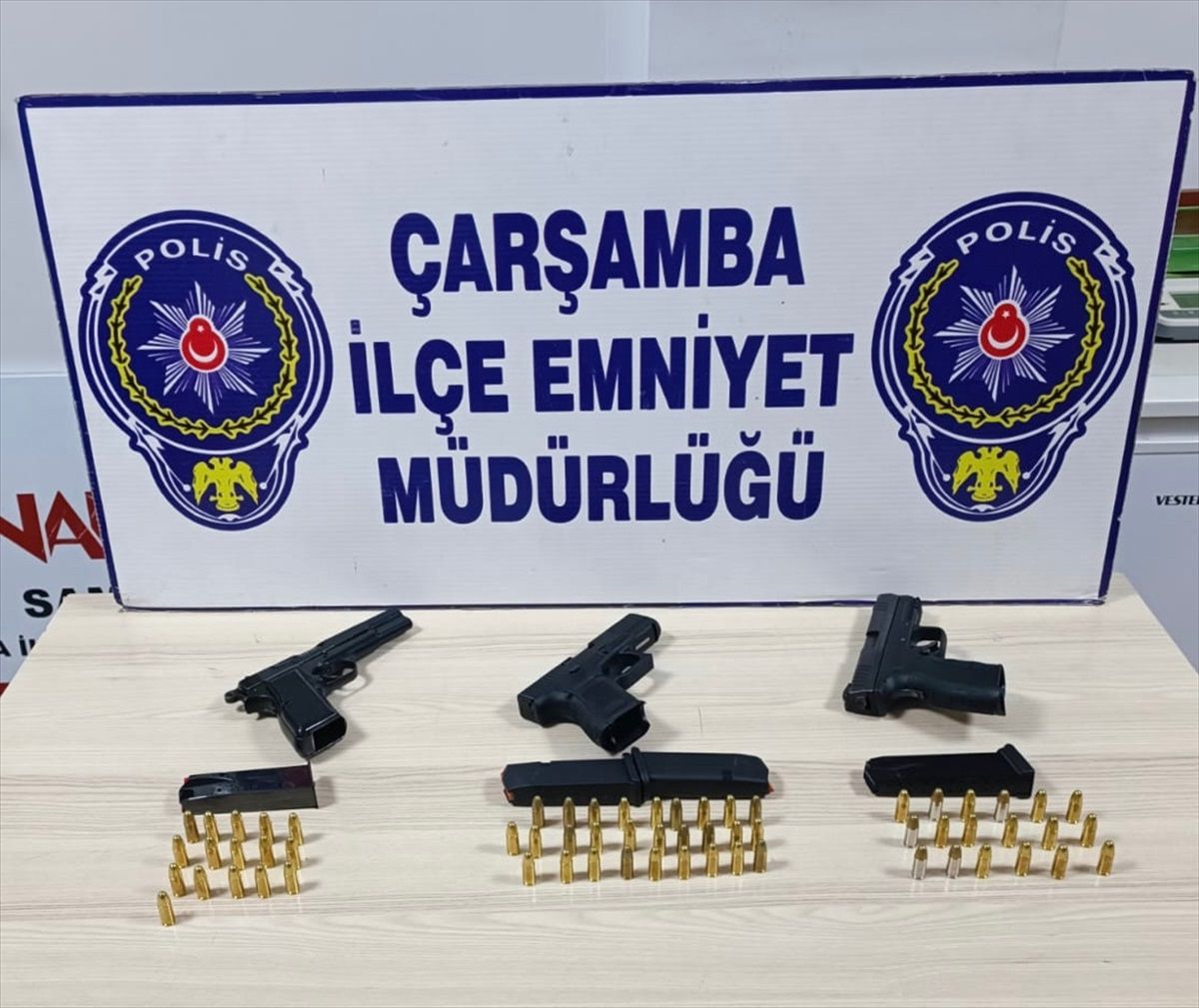 Samsun\'da ruhsatsız tabanca operasyonu: 2 gözaltı