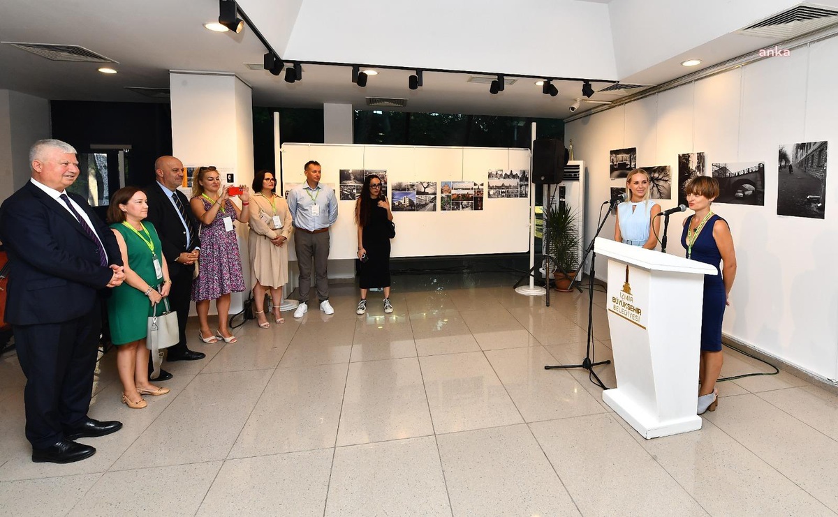 Chernivtsi: Zamanın Ötesinde Sergisi İzmir Sanat\'ta Açıldı