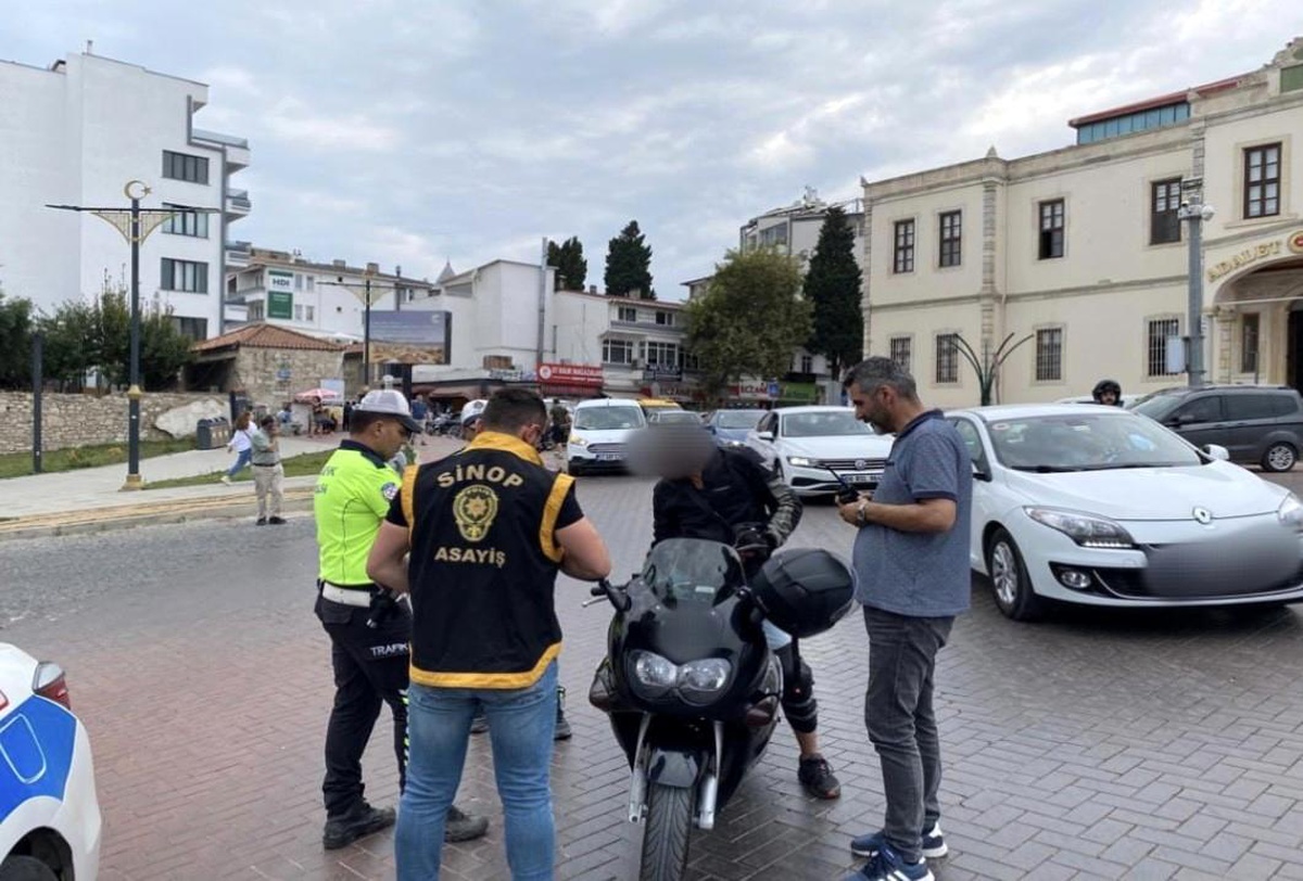 Sinop\'ta yapılan huzur ve güven uygulamasında 21 sürücüye 44 bin TL idari para cezası uygulandı